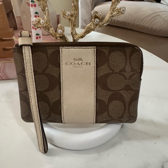 Coach Signature WomenPVC Small Corner Zip Wristlet Khaki Chalk - Picture 2 of 7